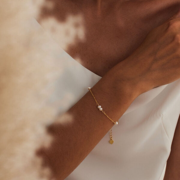 14K Gold Minimalist Pearl Bracelet, Dainty Pearl Beaded Bracelet, Bridal Bracelet, Wedding Bracelet for Bride, Pearl Jewellery, Bridesmaid Gift - Image 2
